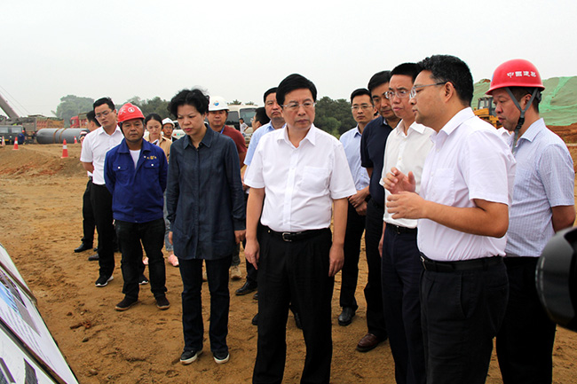 市領(lǐng)導(dǎo)張迎春、夏建平、劉明理等參加調(diào)研，望城區(qū)領(lǐng)導(dǎo)孔玉成、鄒特等陪同調(diào)研