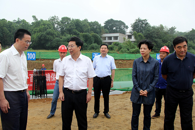 市領(lǐng)導(dǎo)張迎春、夏建平、劉明理等參加調(diào)研，望城區(qū)領(lǐng)導(dǎo)孔玉成、鄒特等陪同調(diào)研