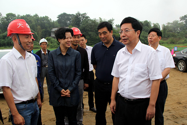市領(lǐng)導(dǎo)張迎春、夏建平、劉明理等參加調(diào)研，望城區(qū)領(lǐng)導(dǎo)孔玉成、鄒特等陪同調(diào)研