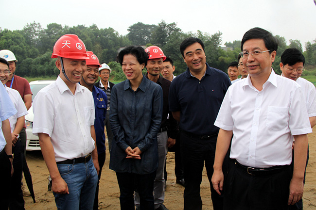 市領(lǐng)導(dǎo)張迎春、夏建平、劉明理等參加調(diào)研，望城區(qū)領(lǐng)導(dǎo)孔玉成、鄒特等陪同調(diào)研